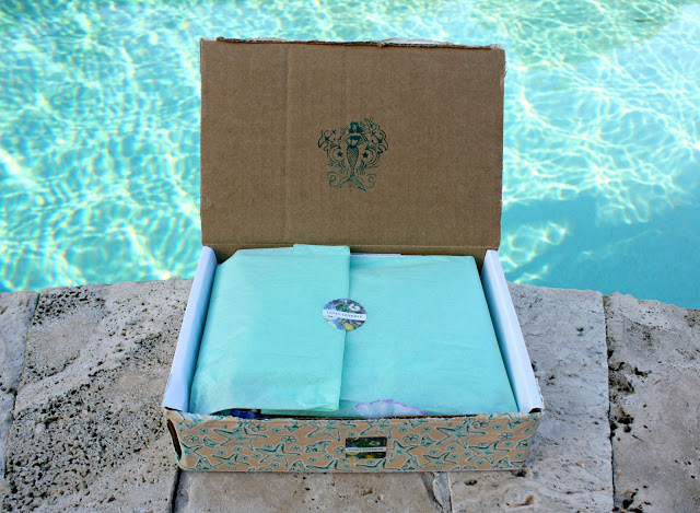 Comet Comforts Mermaid Beauty Box Review & Giveaway Comet Comforts Mermaid Beauty Box Review & Giveaway open box