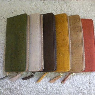 Green Tree Boutiques Bagette Clutch Purse made wtih sustainable cork and vegan leather