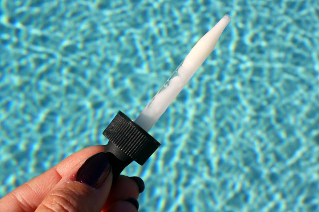 Valentia Night Revive Retinol Serum dropper