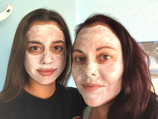 valentia skin detoxifying clay mask mom & daughter selfies