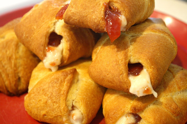 Easy Vegan Guava & Cream Cheese Hand Pies plated