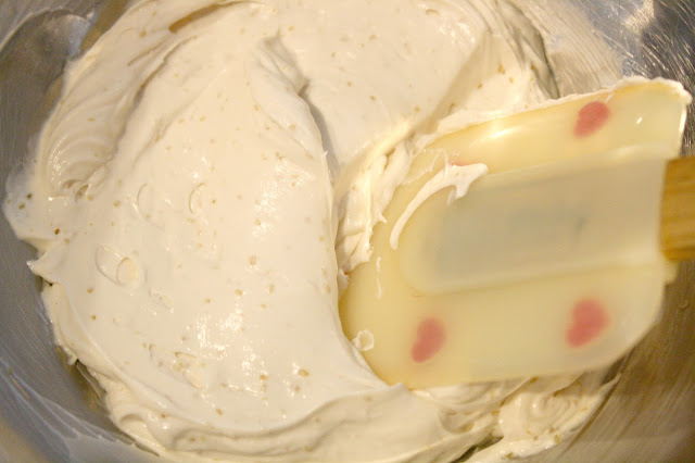 Easy Vegan Guava & Cream Cheese Hand Pies cream cheese mixture